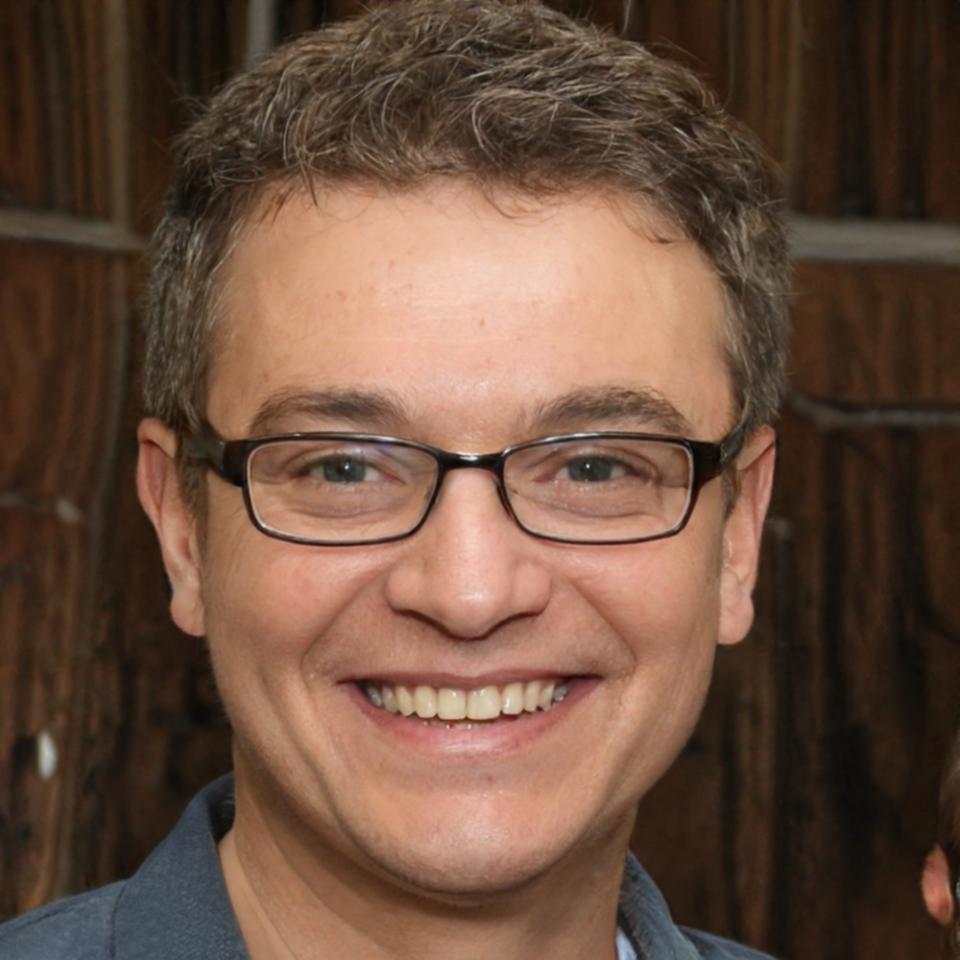 Porträt von Leander Krämer, Gründer und Geschäftsführer von vunameracoroferabari